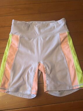 Fabletics Trinity Run Colorblock Bike Shorts | Lilac Peach Neon | Medium
